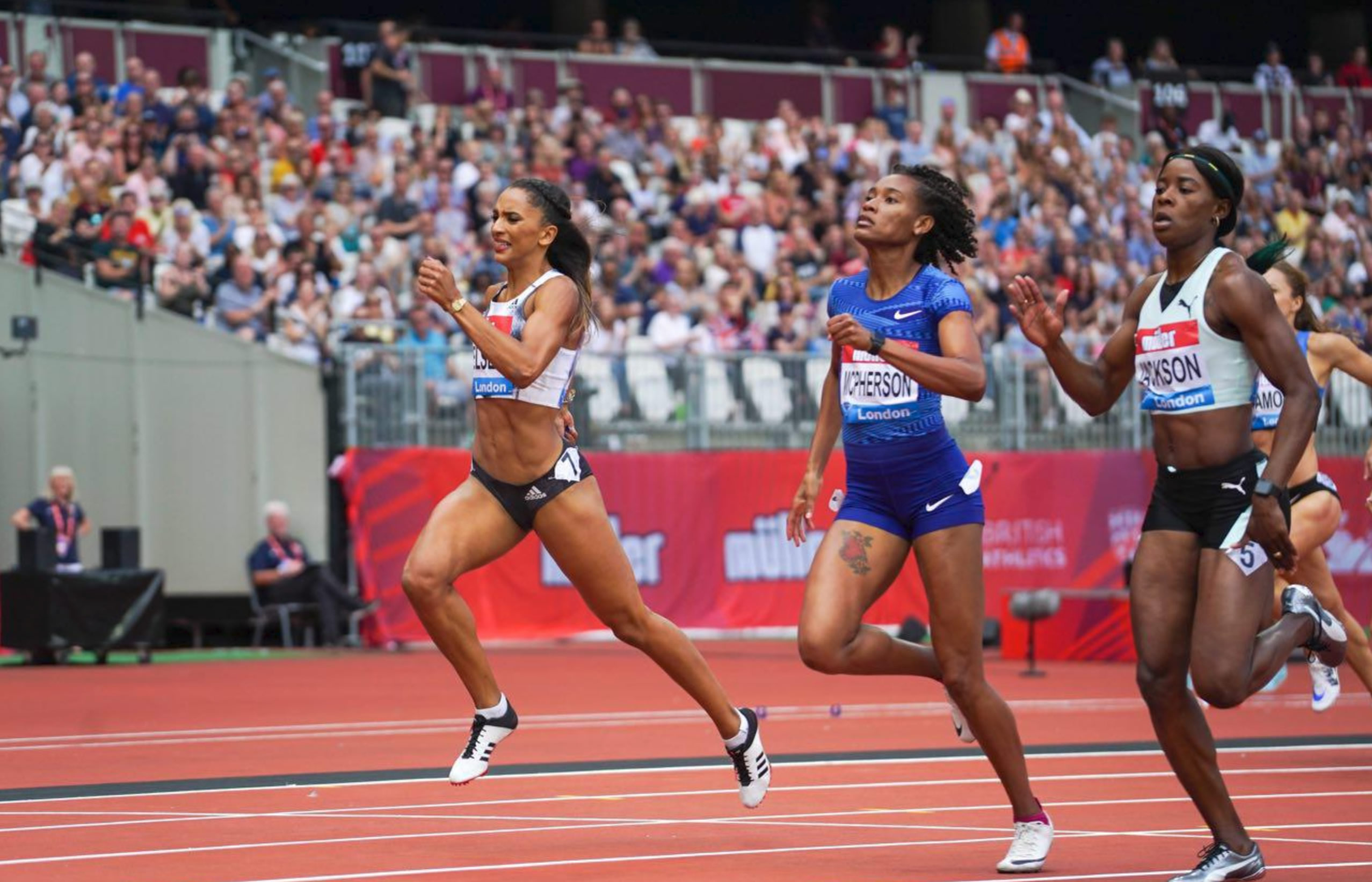 Shericka Jackson, Stephenie Ann McPherson 1-2 in 400m race in London Shericka Jackson, Stephenie Ann McPherson 1-2 in 400m race in London